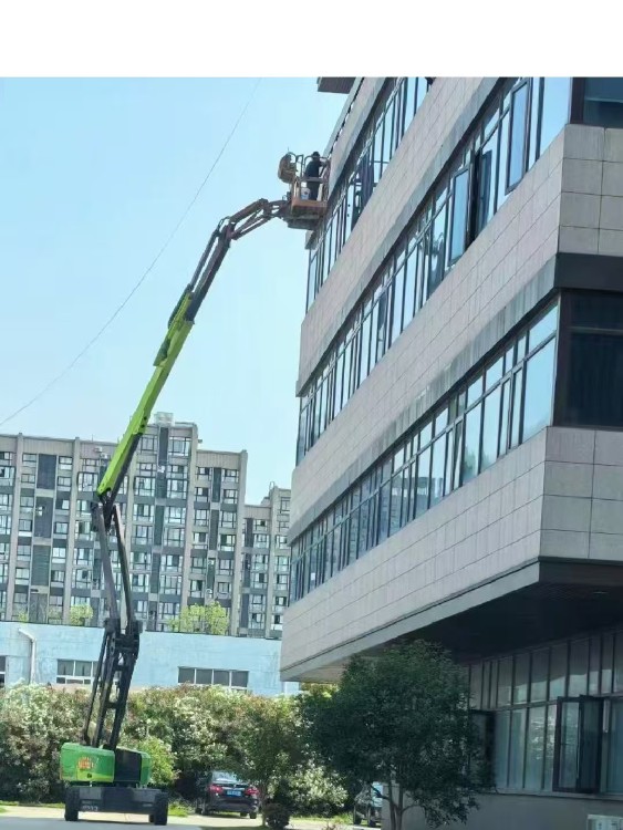 高效安全，靈活便捷——上海昭晨機(jī)械設(shè)備租賃在嘉定區(qū)的16米曲臂車(chē)租賃與弱電安裝服務(wù)解析